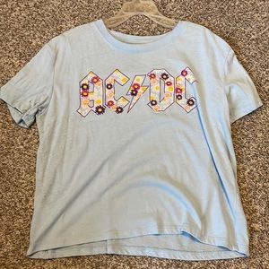 Light blue t. AC/DC.